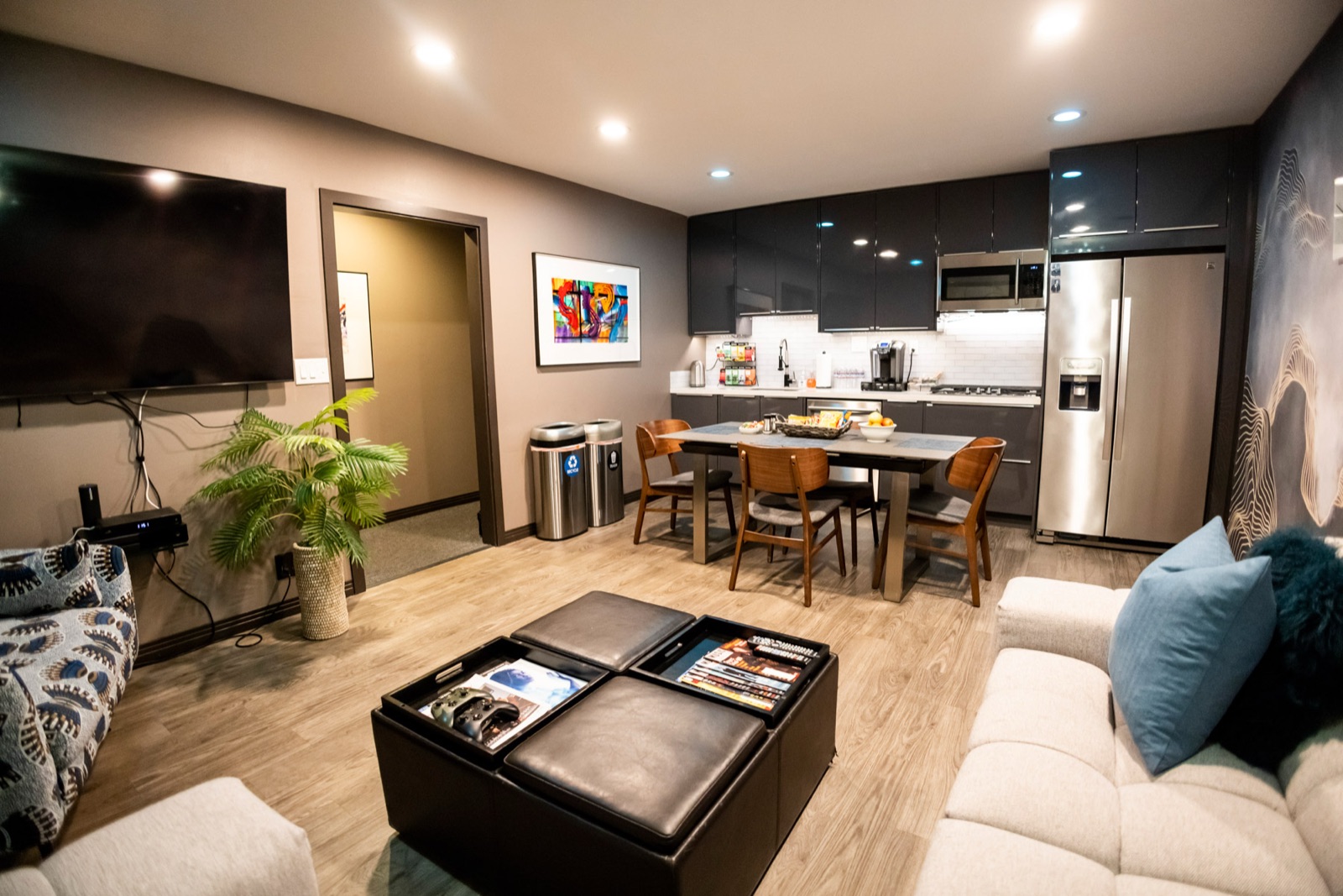 The studio kitchen lounge